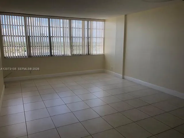 Foto de propiedad en 2025 NE 164th Street 801, North Miami Beach, FL 33162 North Miami Beach con MLS# 