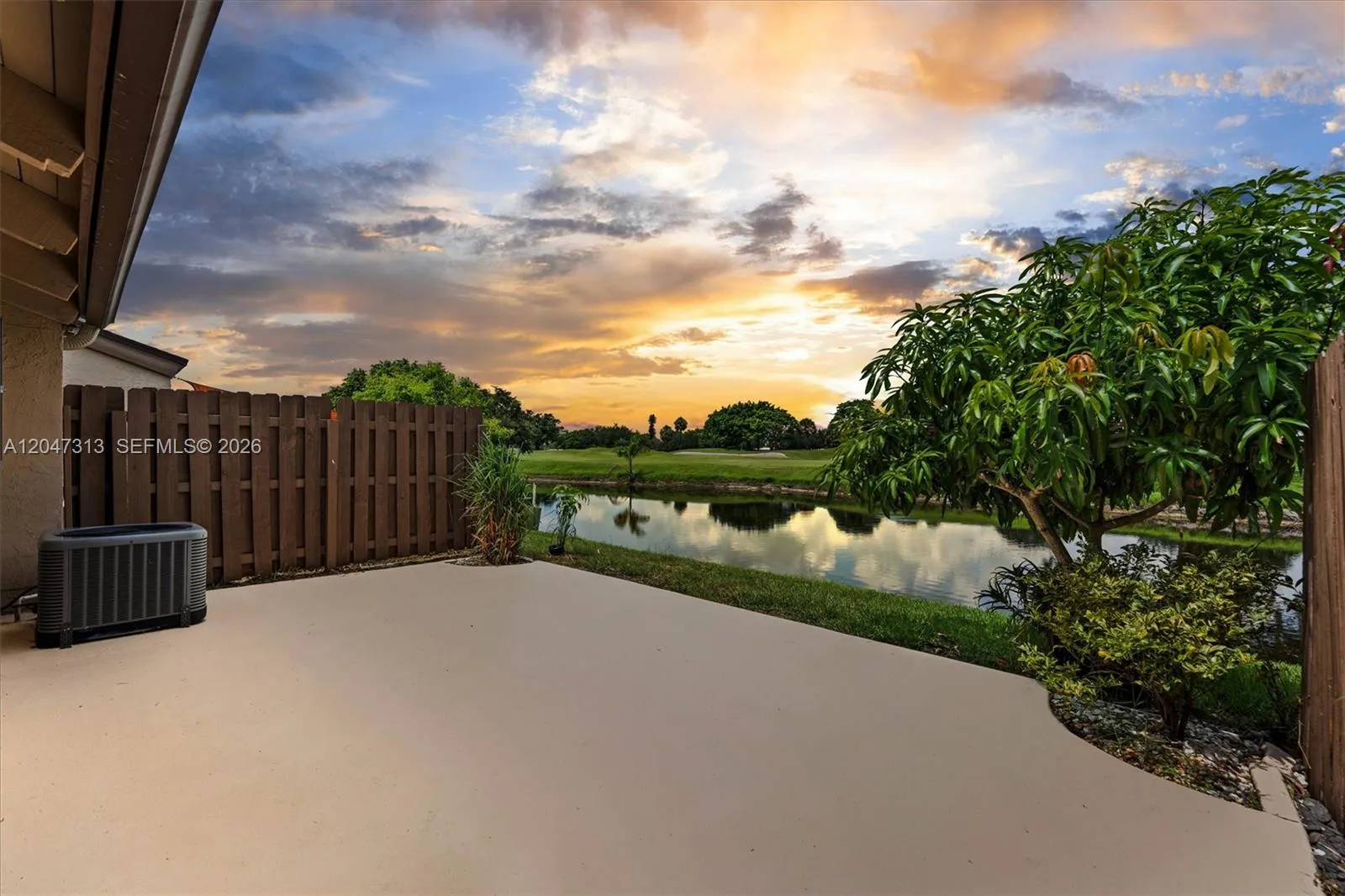Foto de propiedad en 2025 SW 82nd Avenue 1, Davie, FL 33324 Davie con MLS# 