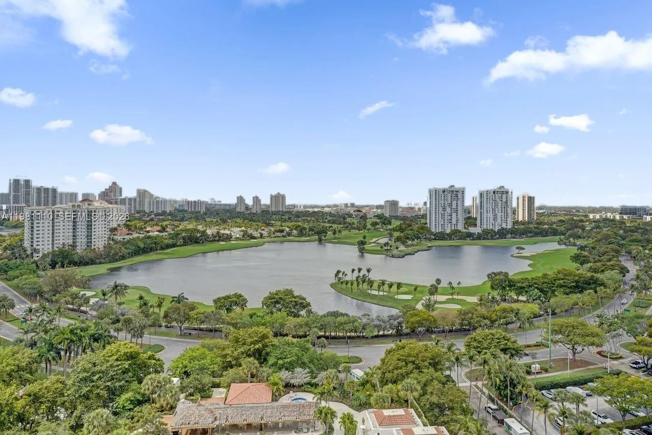 Foto de propiedad en 20281 E Country Club Drive 1703, Aventura, FL 33180 Aventura con MLS#