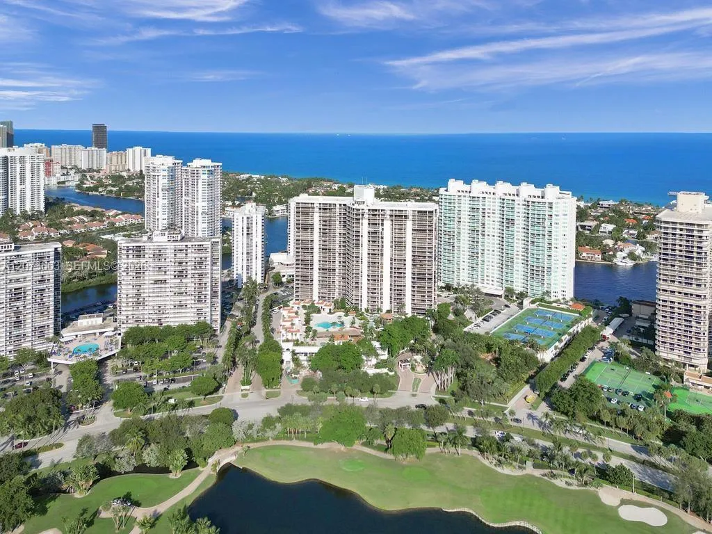 Foto de propiedad en 20281 E Country Club Drive 404, Aventura, FL 33180 Aventura con MLS#
