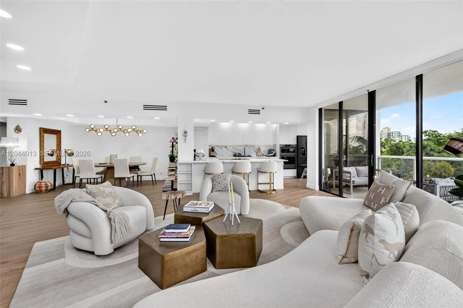 Foto de propiedad en 20281 E Country Club Drive 407, Aventura, FL 33180 Aventura con MLS# 