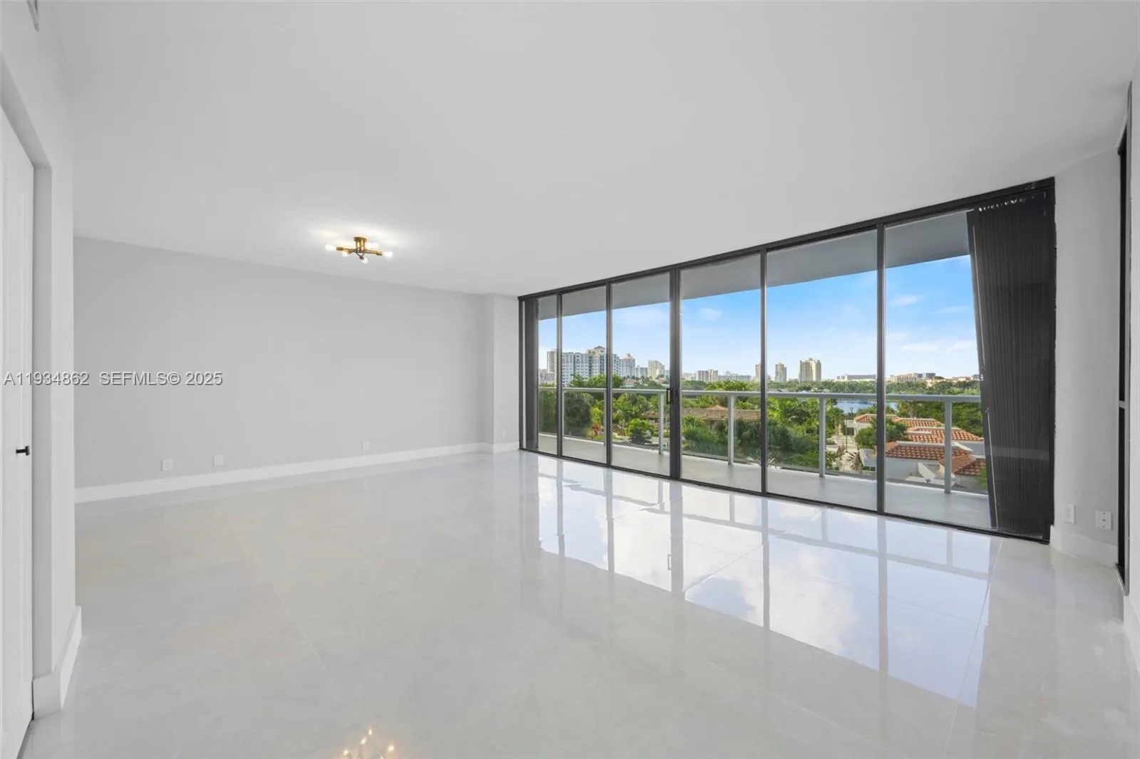 Foto de propiedad en 20281 E Country Club Drive 501, Aventura, FL 33180 Aventura con MLS# 