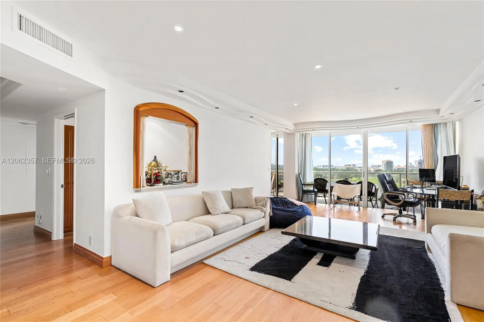 Foto de propiedad en 20281 E Country Club Drive 909, Aventura, FL 33180 Aventura con MLS#