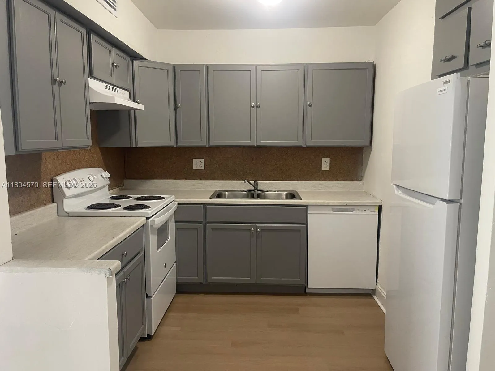 Foto de propiedad en 2029 NW 46th Avenue E107, Lauderhill, FL 33313 Lauderhill con MLS# 
