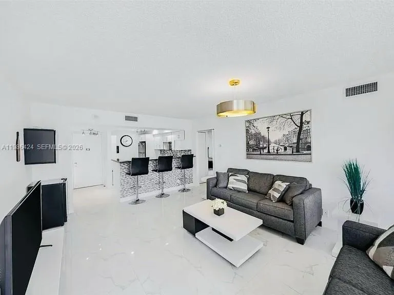 Foto de propiedad en 20301 W Country Club Drive 1023, Aventura, FL 33180 Aventura con MLS#