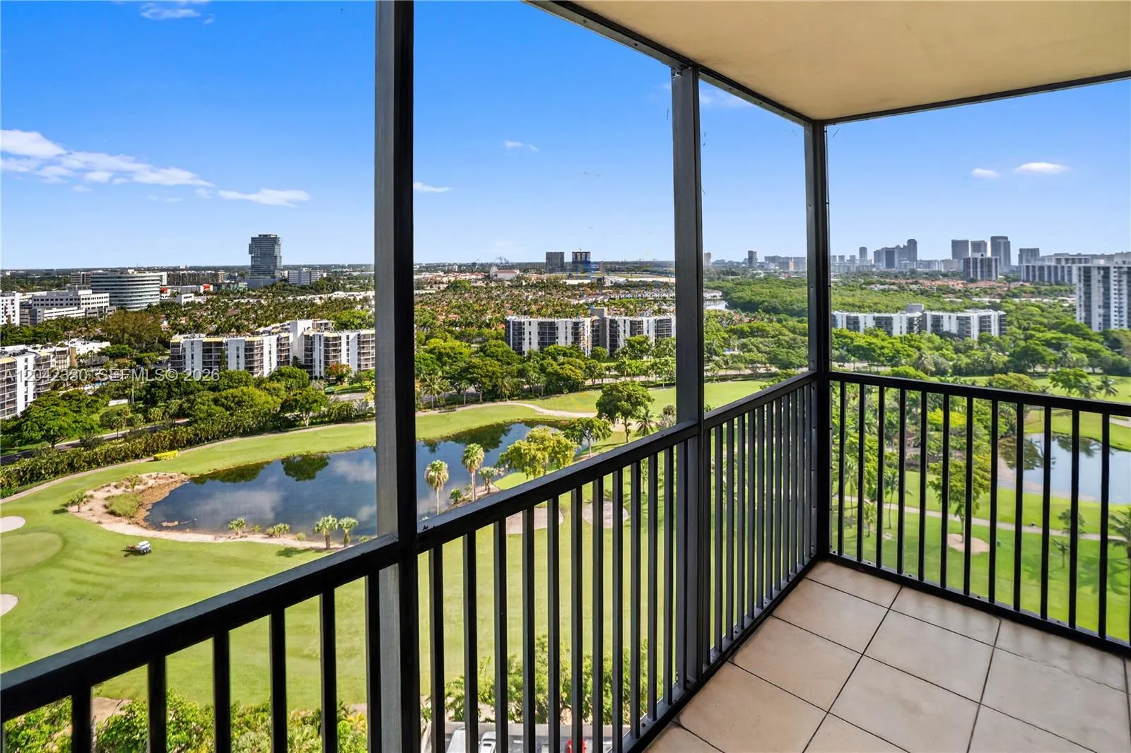 Foto de propiedad en 20301 W Country Club Drive 2122, Aventura, FL 33180 Aventura con MLS# 