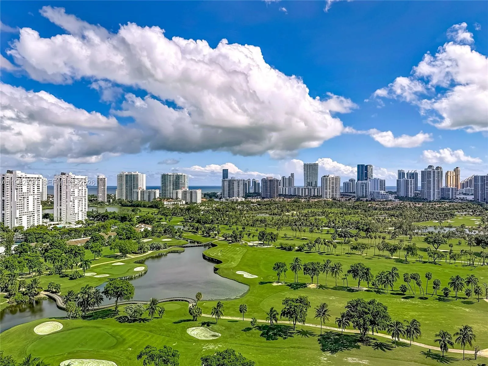 Foto de propiedad en 20301 W Country Club Drive 2428, Aventura, FL 33180 Aventura con MLS# 