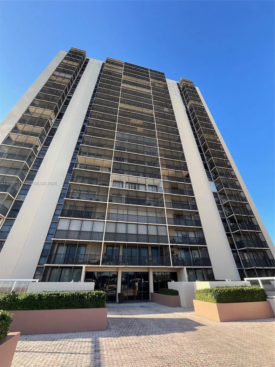 Foto de propiedad en 20301 W Country Club Drive 625, Aventura, FL 33180 Aventura con MLS# 