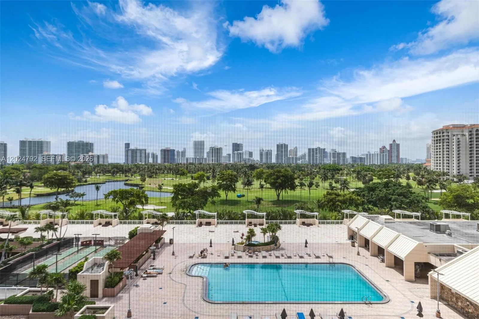 Foto de propiedad en 20301 W Country Club Drive 825, Aventura, FL 33180 Aventura con MLS#