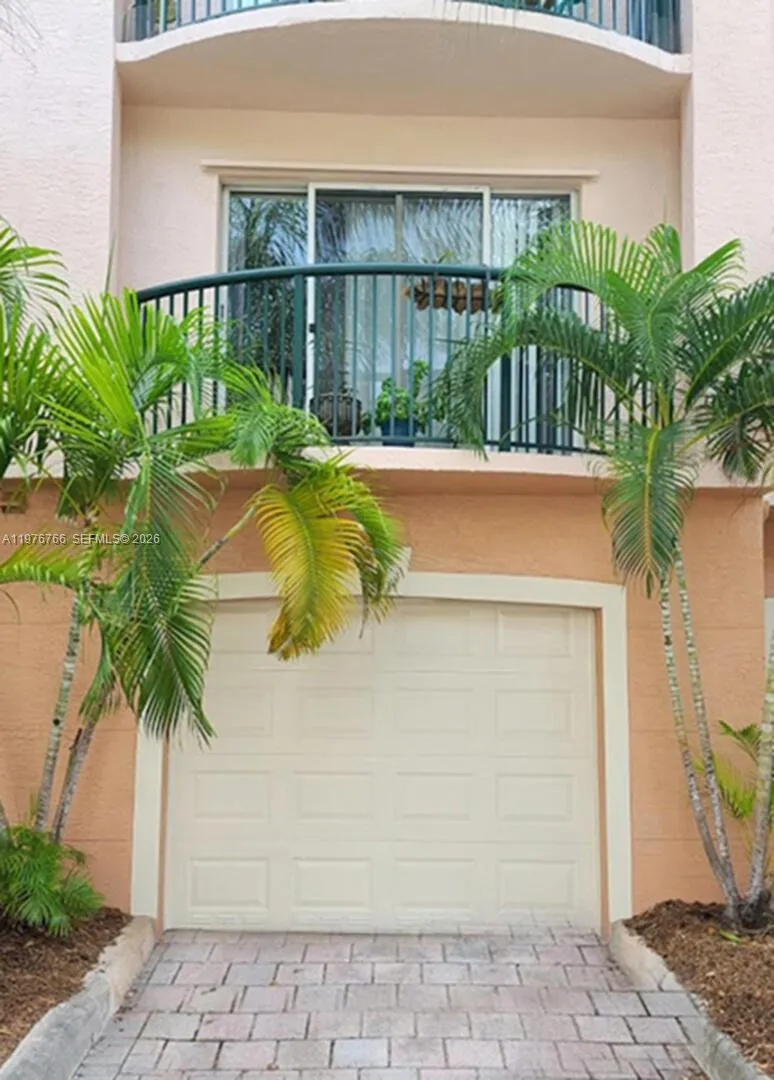 Foto de propiedad en 2033 SE 10th Avenue 614, Fort Lauderdale, FL 33316 Fort Lauderdale con MLS# 