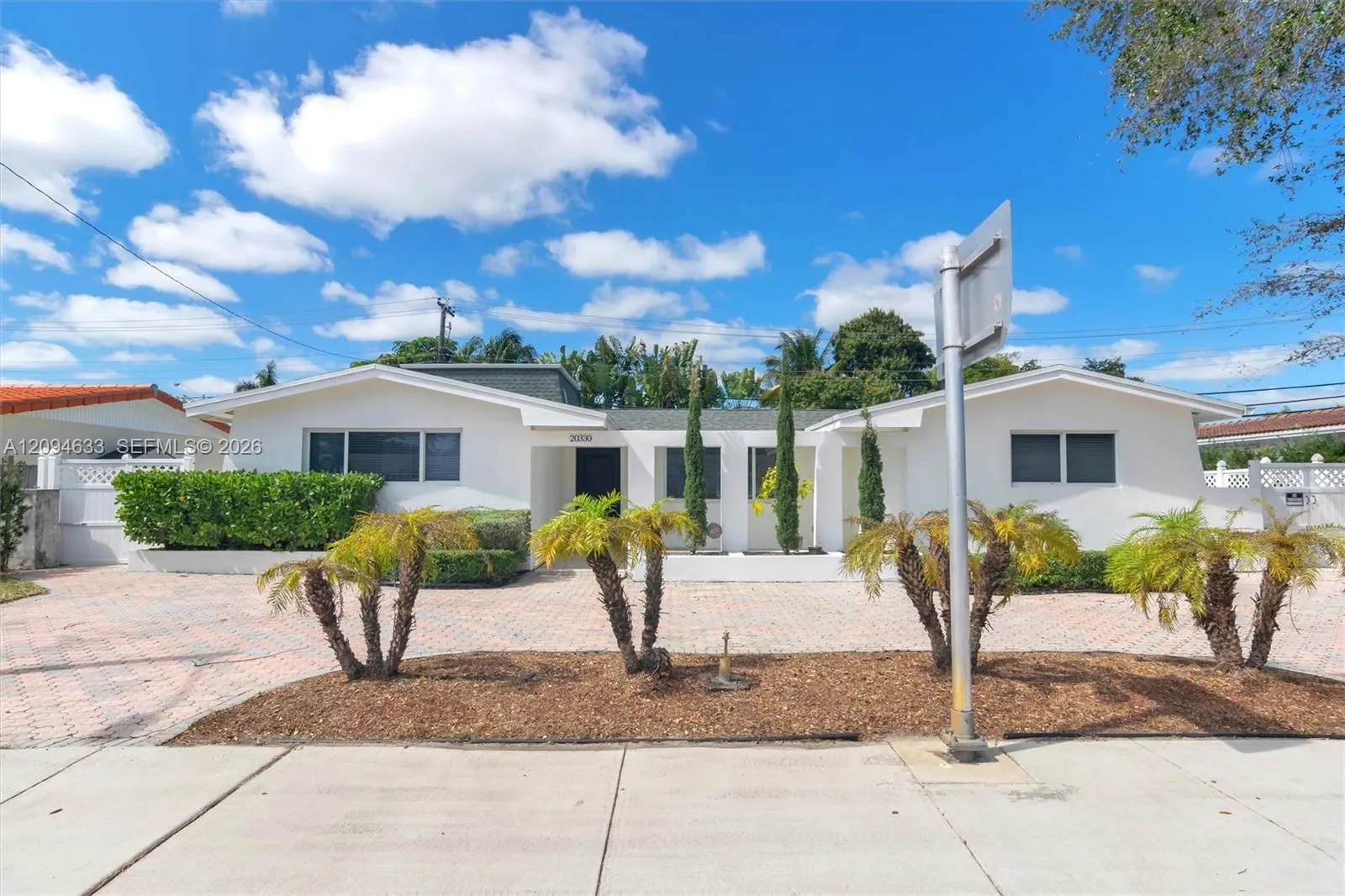 En Venta 20330 Highland Lakes Boulevard, Miami, FL 33179, Miami, FL 33179