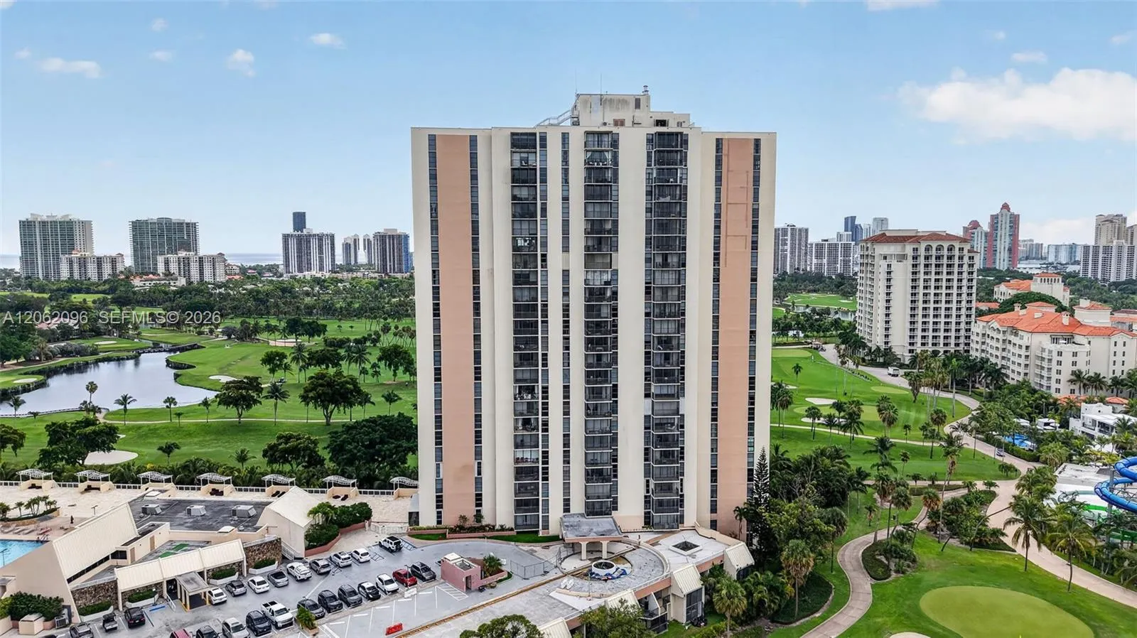 Foto de propiedad en 20335 W Country Club Drive 107, Aventura, FL 33180 Aventura con MLS# 