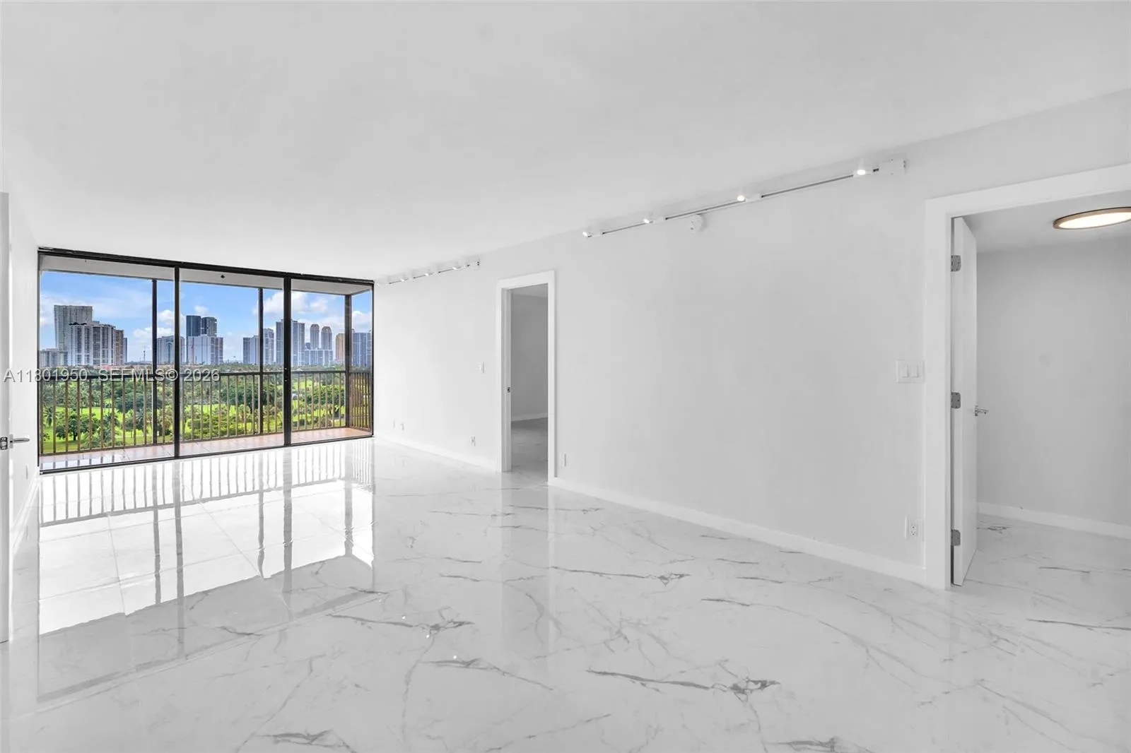 Foto de propiedad en 20335 W Country Club Drive 1108, Aventura, FL 33180 Aventura con MLS# 