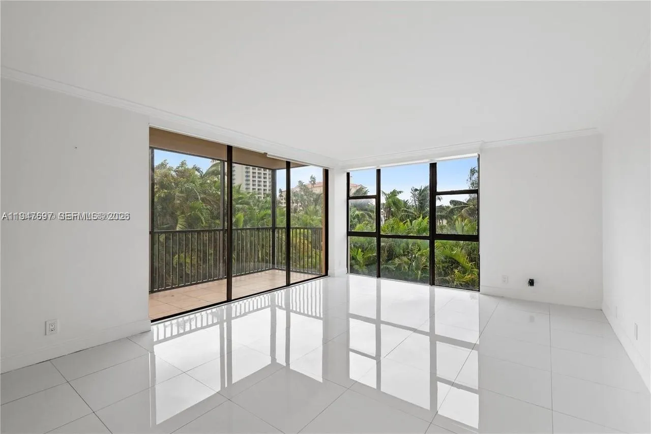 Foto de propiedad en 20335 W Country Club Drive 209, Aventura, FL 33180 Aventura con MLS# 