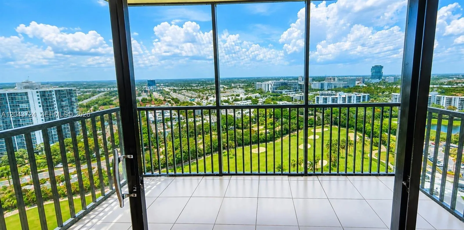 Foto de propiedad en 20335 W Country Club Drive 2210, Aventura, FL 33180 Aventura con MLS# 