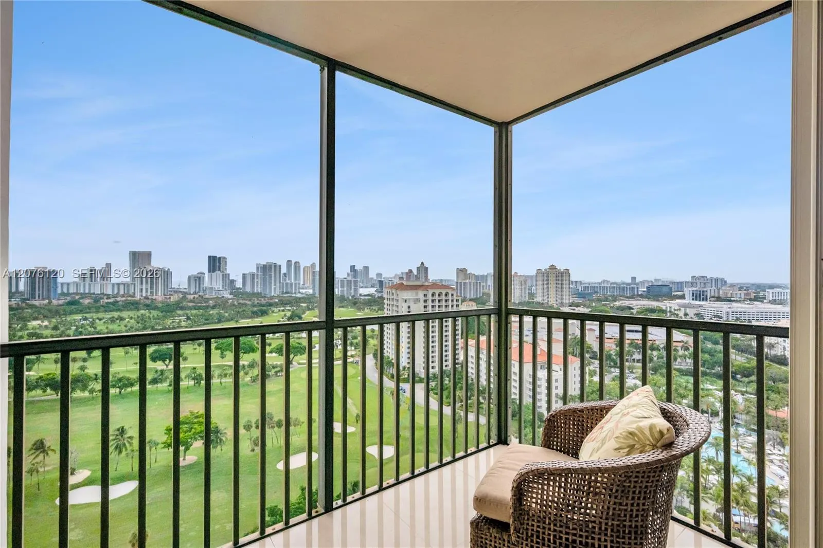 Foto de propiedad en 20335 W Country Club Drive 2409, Aventura, FL 33180 Aventura con MLS# 