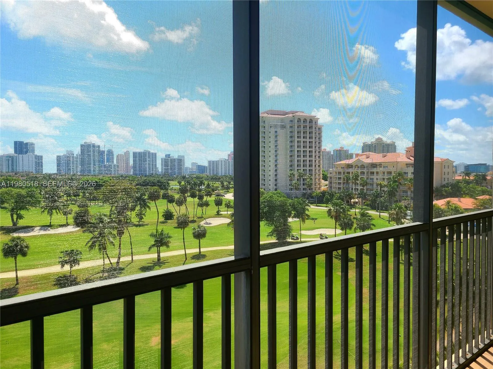 Foto de propiedad en 20335 W Country Club Drive 705, Aventura, FL 33180 Aventura con MLS# 