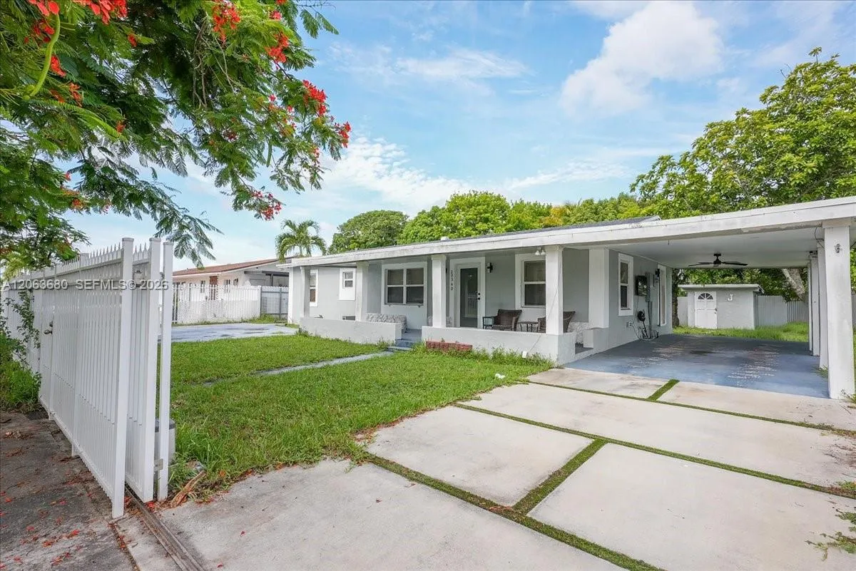 Foto de propiedad en 20340 NW 42nd Avenue, Miami Gardens, FL 33055 Miami Gardens con MLS# 
