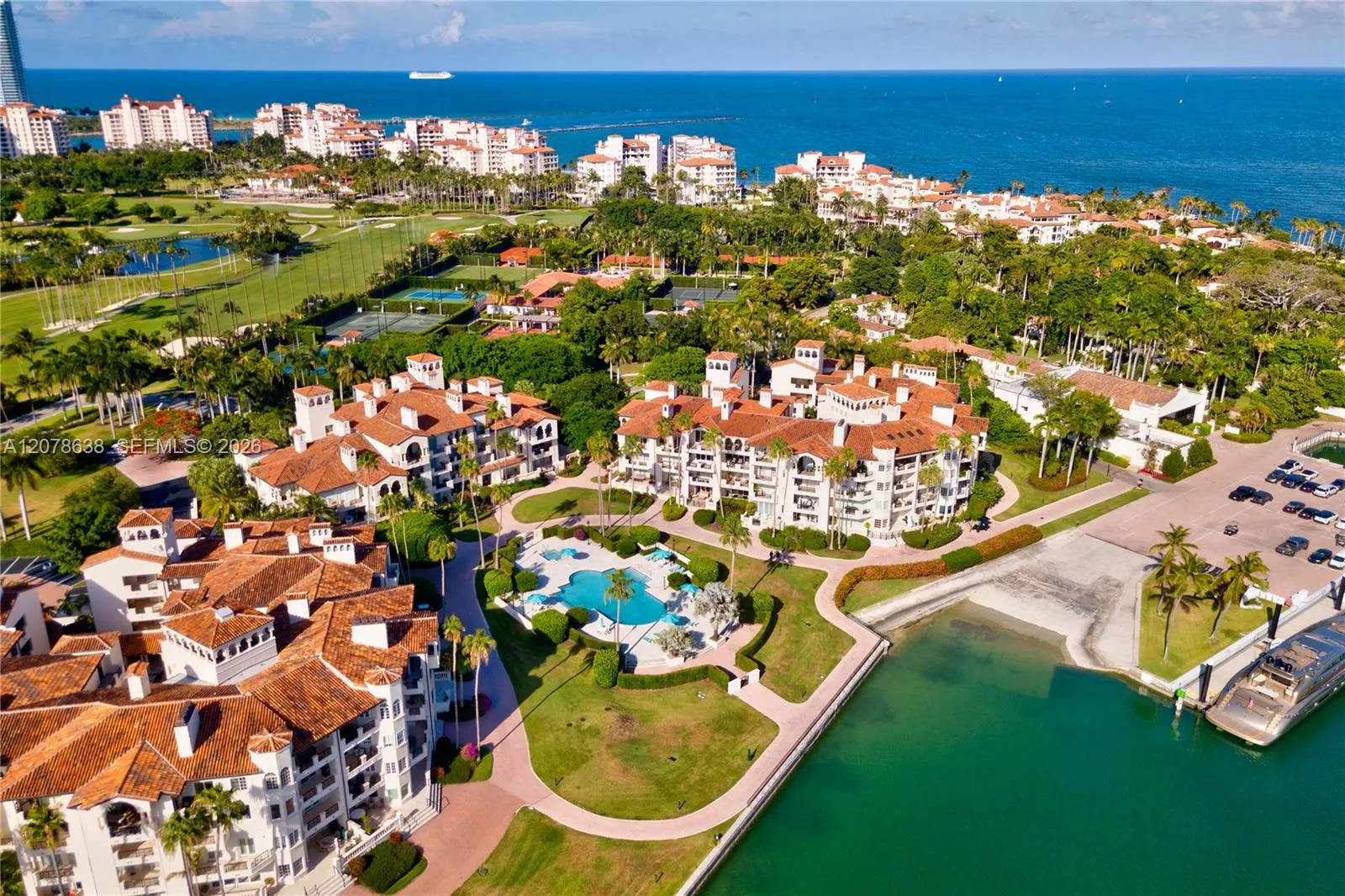 Foto de propiedad en 2035 Fisher Island Drive 2035, Miami Beach, FL 33109 Miami Beach con MLS# 