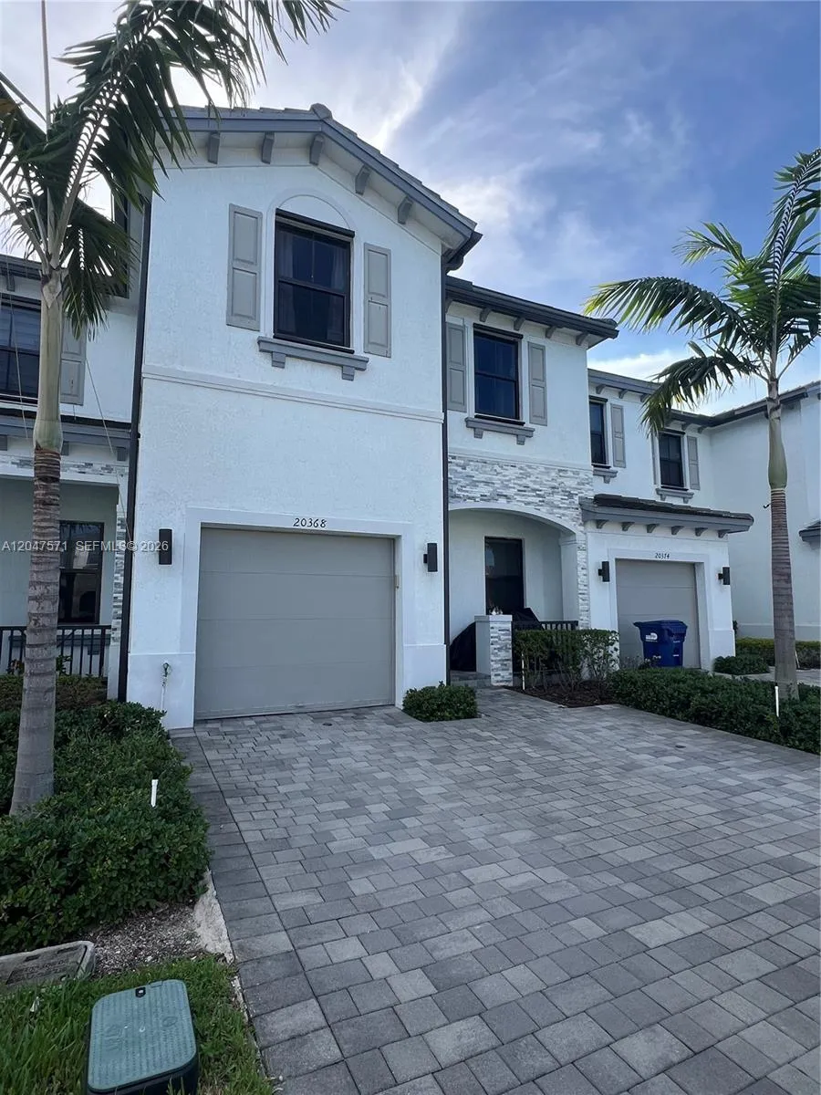 Foto de propiedad en 20368 NW 4th Path, Miami Gardens, FL 33169 Miami Gardens con MLS# 