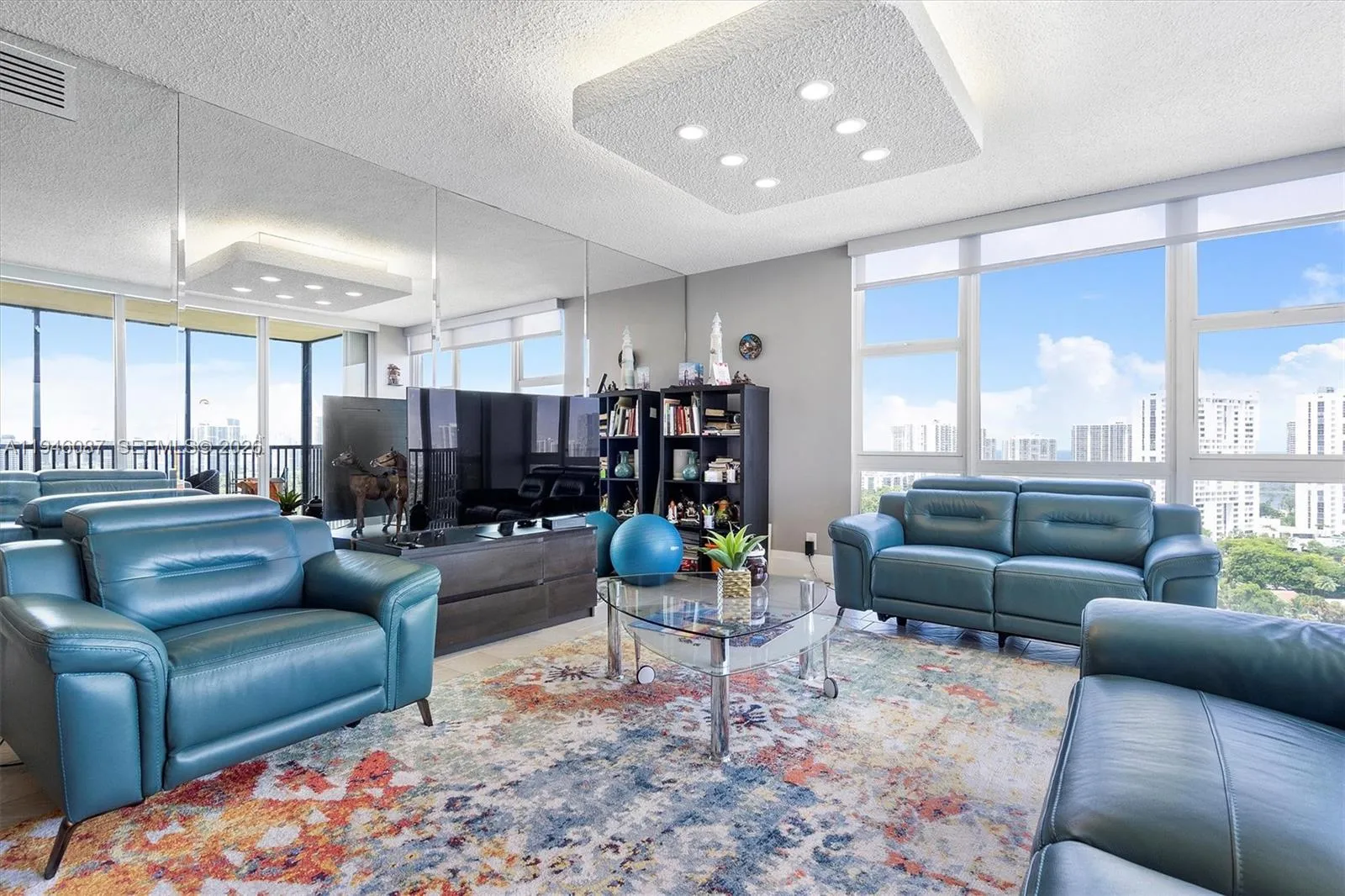 Foto de propiedad en 20379 W Country Club Drive 1933, Aventura, FL 33180 Aventura con MLS# 