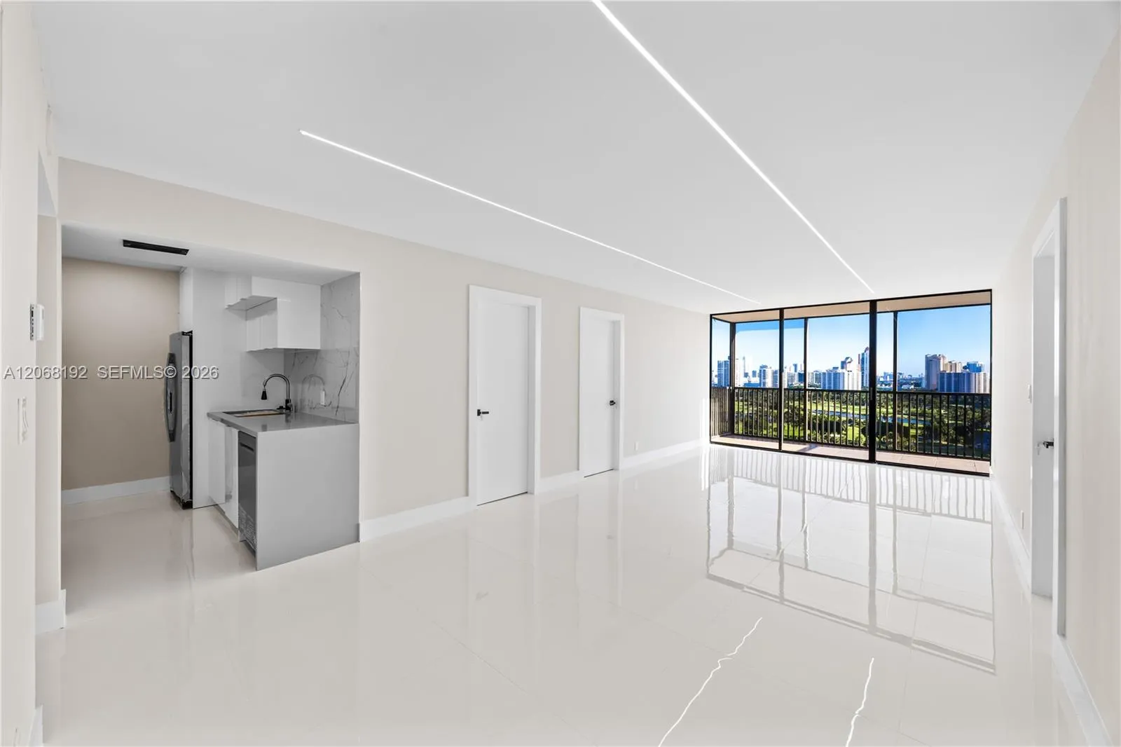 Foto de propiedad en 20379 W Country Club Drive 1938, Aventura, FL 33180 Aventura con MLS# 