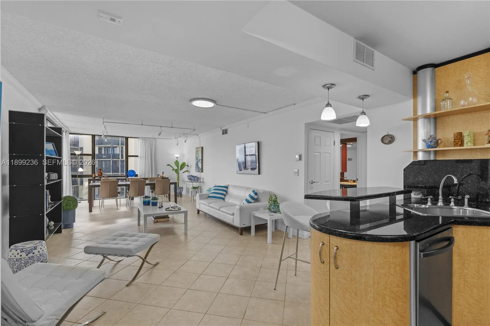 Foto de propiedad en 20379 W Country Club Drive 2039, Aventura, FL 33180 Aventura con MLS# 
