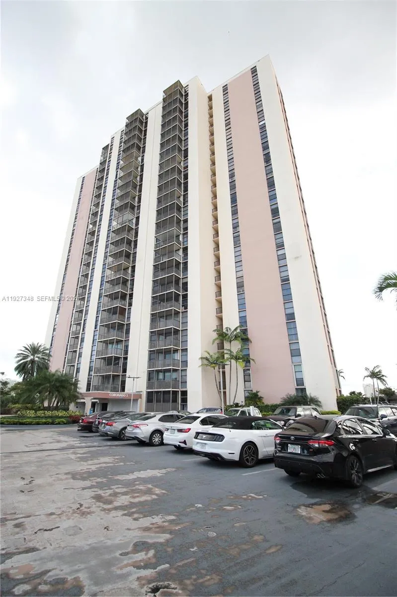 Foto de propiedad en 20379 W Country Club Drive 2237, Aventura, FL 33180 Aventura con MLS# 