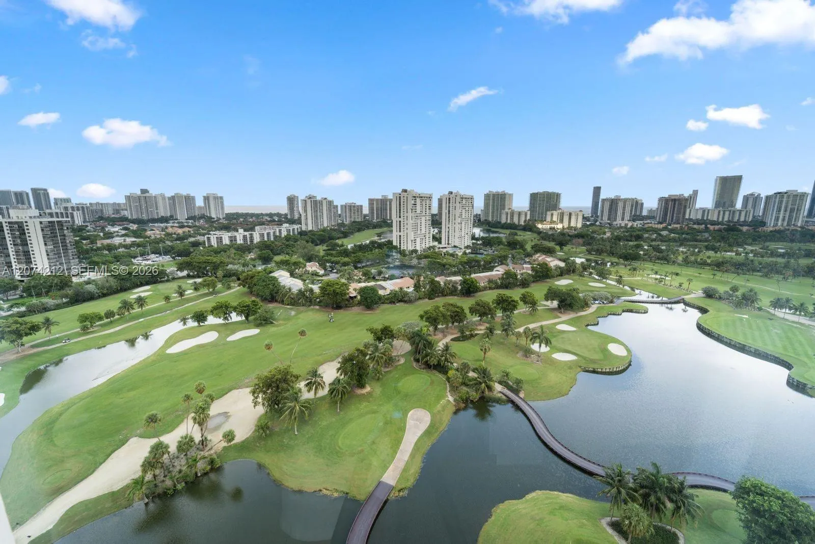 Foto de propiedad en 20379 W Country Club Drive 2433, Aventura, FL 33180 Aventura con MLS# 