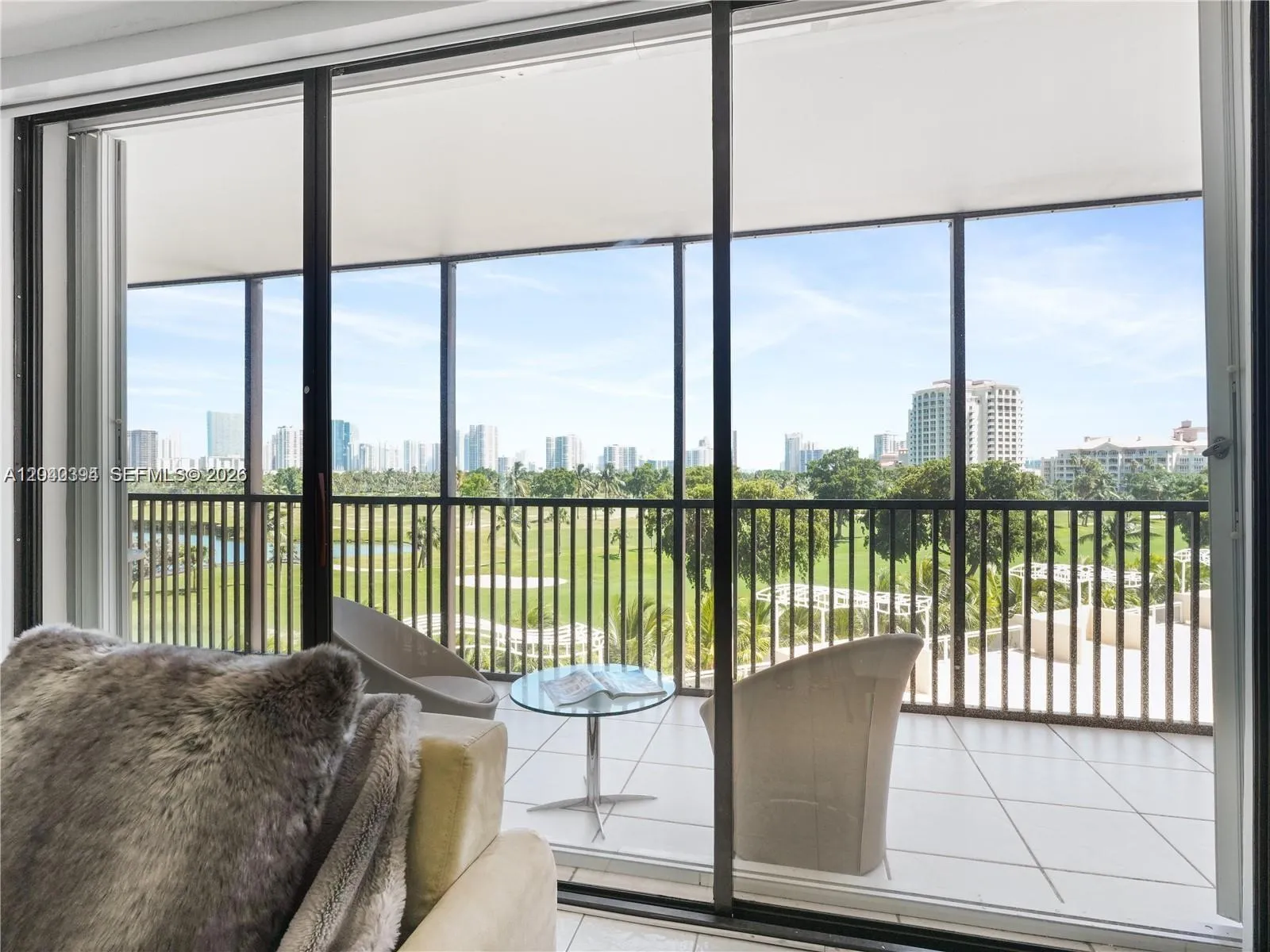 Foto de propiedad en 20379 W Country Club Drive 536, Aventura, FL 33180 Aventura con MLS# 