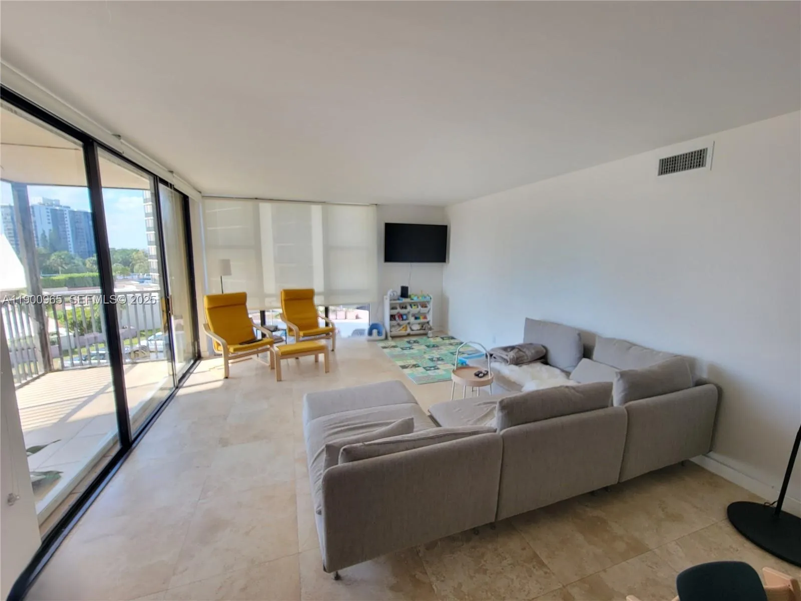 Foto de propiedad en 20379 W Country Club Drive 539, Aventura, FL 33180 Aventura con MLS# 