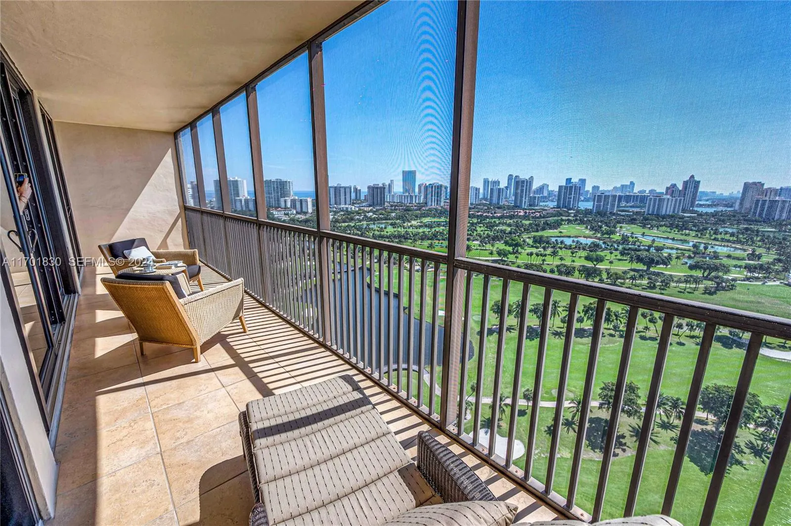 Foto de propiedad en 20379 W Country Club Drive PH-36, Aventura, FL 33180 Aventura con MLS# 