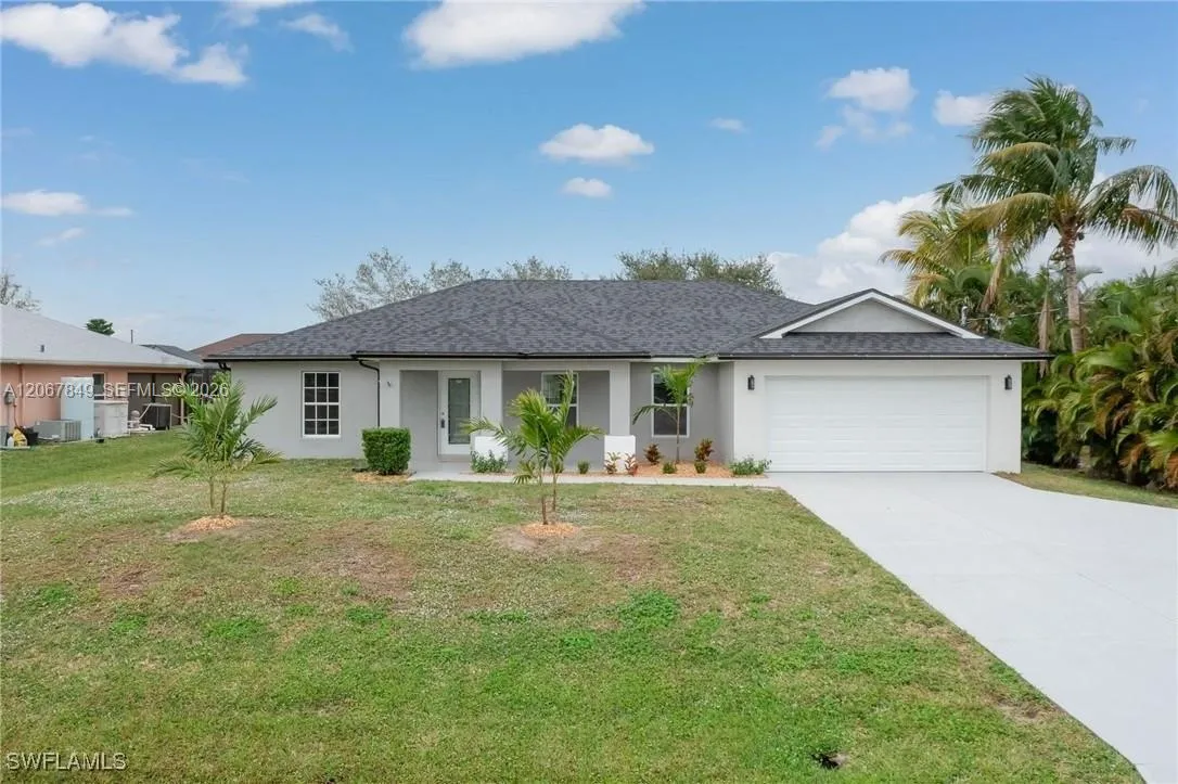 Foto de propiedad en 204 El Dorado Boulevard N, Cape Coral, FL 33993 Cape Coral con MLS# 