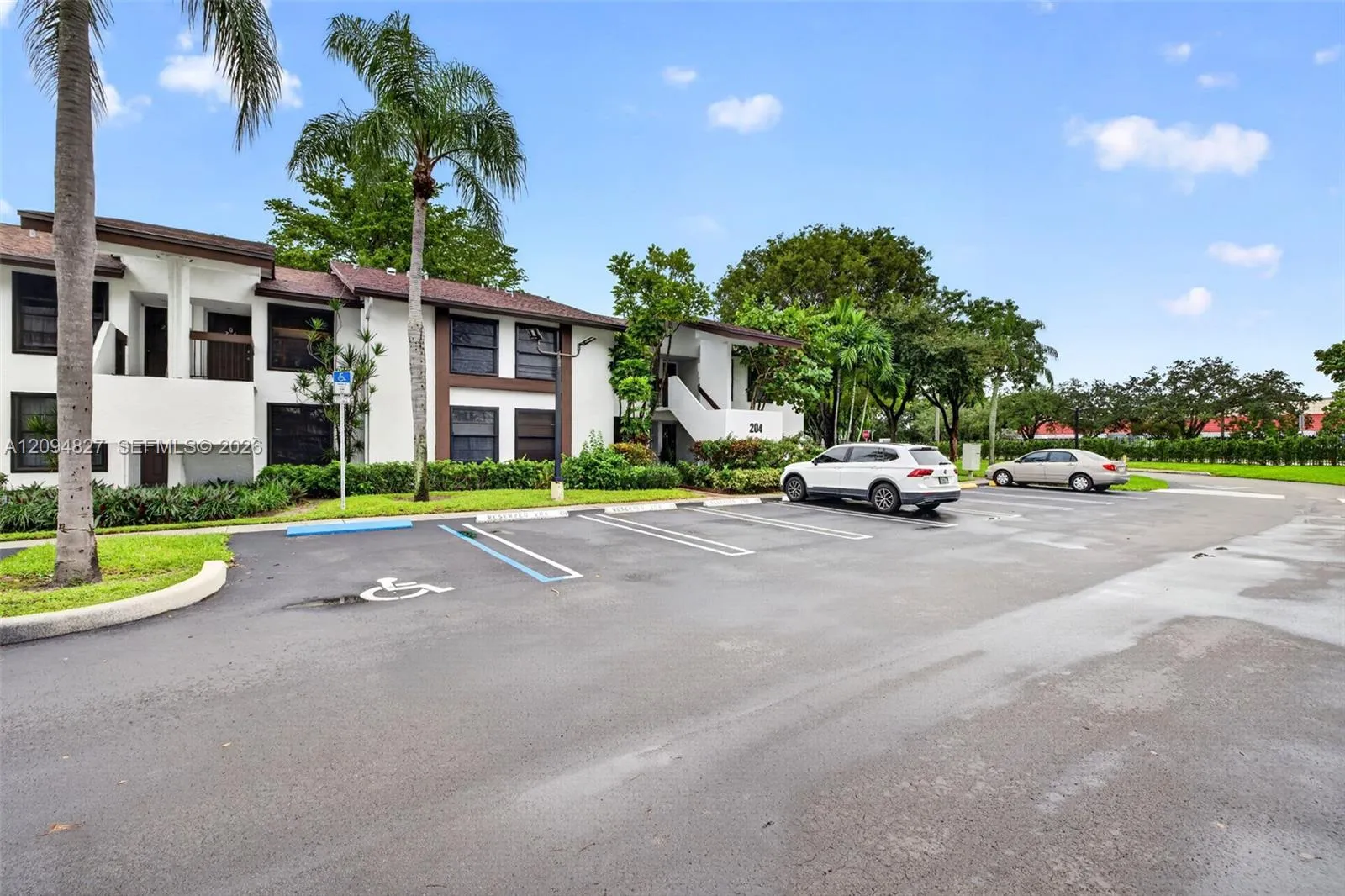 En Venta 204 Lake Pointe Drive 107, Oakland Park, FL 33309, Oakland Park, FL 33309