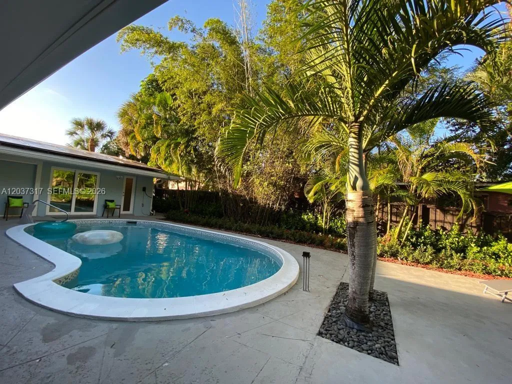 Foto de propiedad en 204 SW 19th Avenue, Fort Lauderdale, FL 33312 Fort Lauderdale con MLS# 