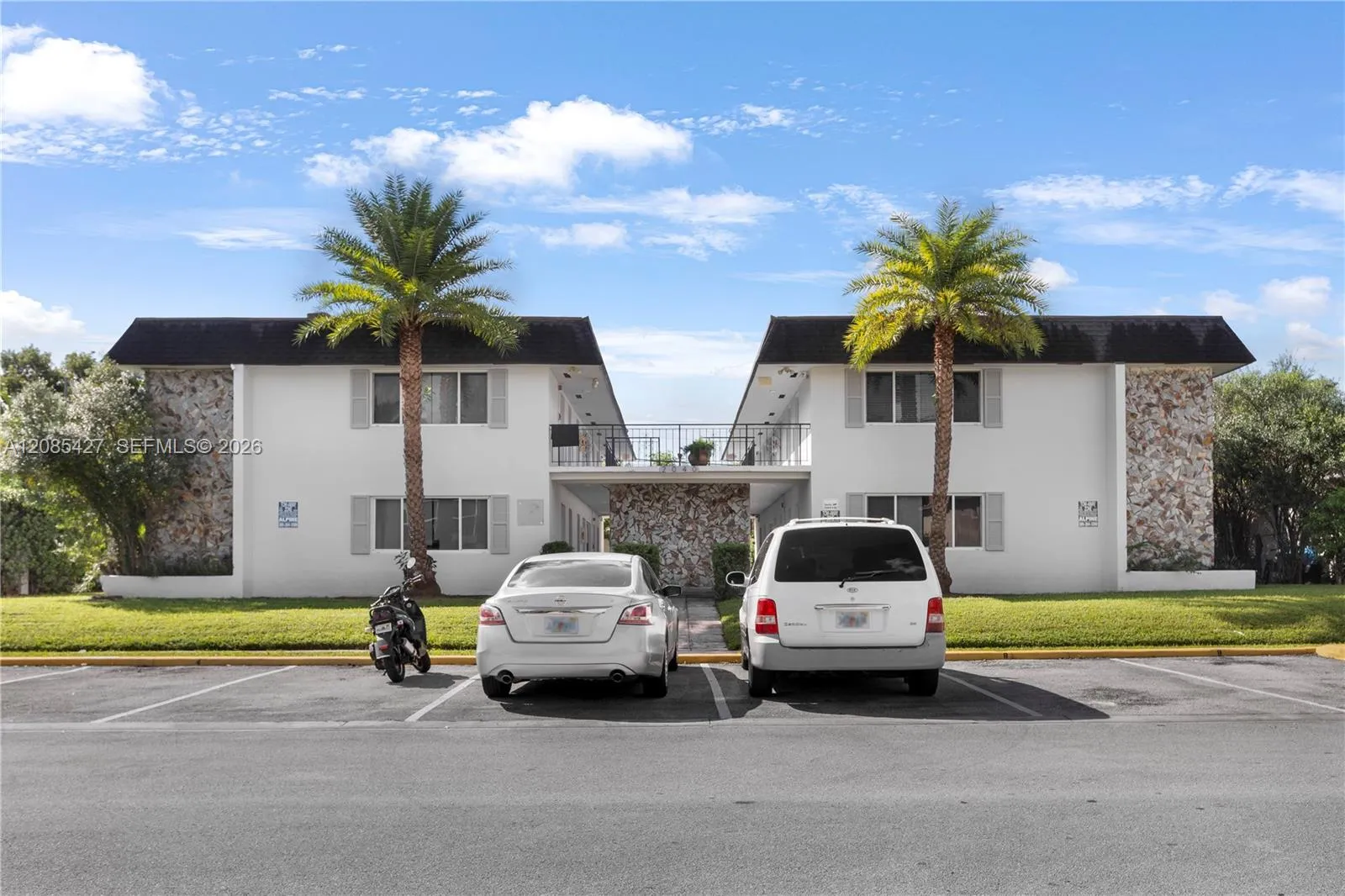 En Renta 2040 NE 170th Street 10, North Miami Beach, FL 33162, North Miami Beach, FL 33162