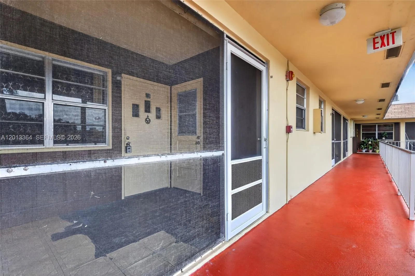 Foto de propiedad en 2040 NW 81st Avenue 122, Pembroke Pines, FL 33024 Pembroke Pines con MLS# 