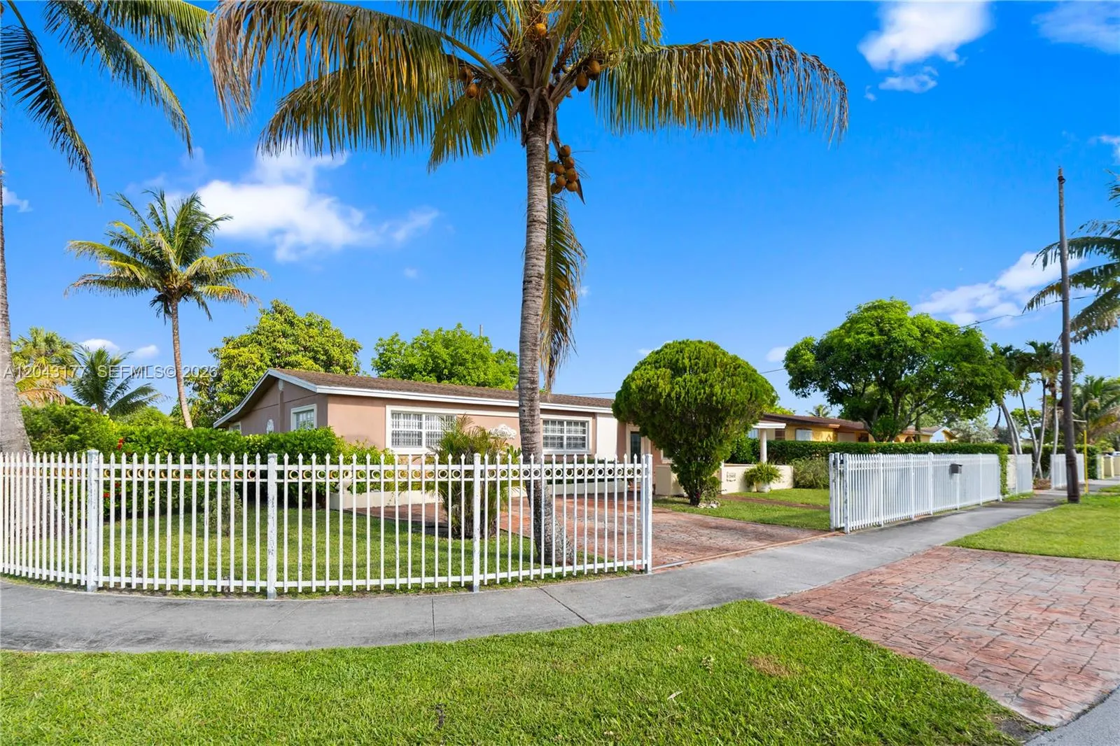 Vendido 20400 NW 25th Avenue, Miami Gardens, FL 33056, Miami Gardens, FL 33056