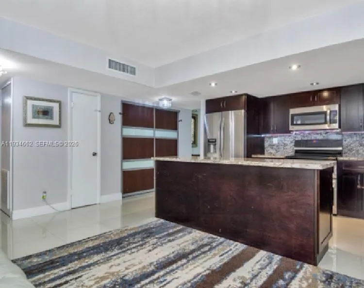 Foto de propiedad en 20401 NE 30th Avenue 108-8, Aventura, FL 33180 Aventura con MLS# 