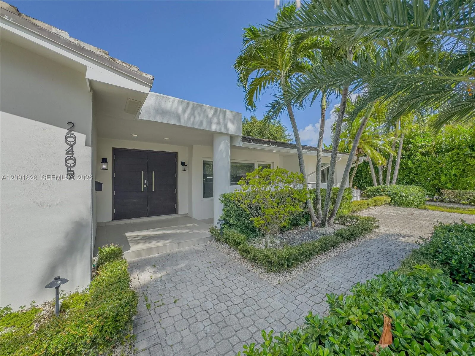 Foto de propiedad en 20405 NE 22nd Place, Miami, FL 33180 Miami con MLS# 