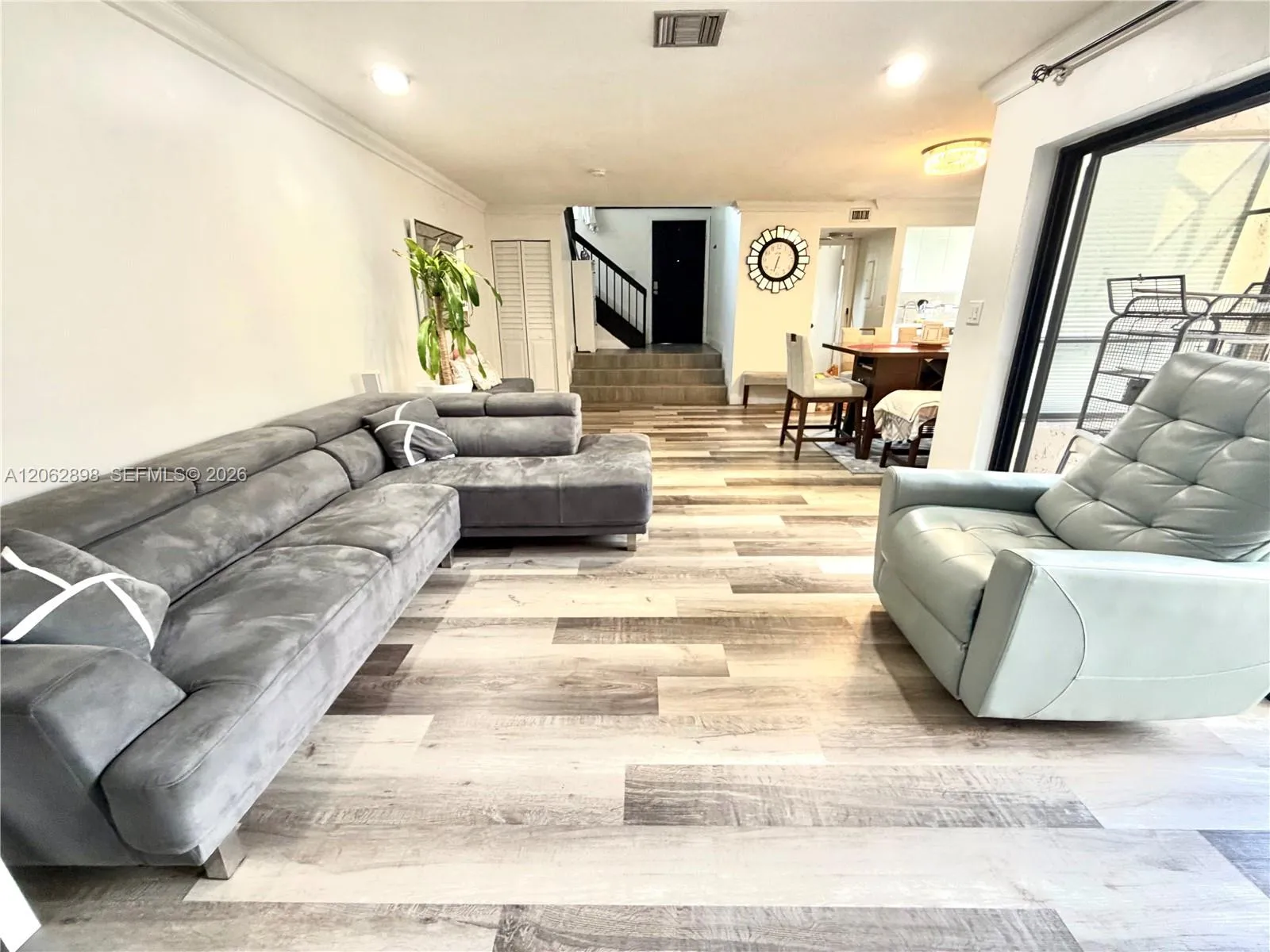 Foto de propiedad en 2041 Bayberry Drive, Pembroke Pines, FL 33024 Pembroke Pines con MLS# 