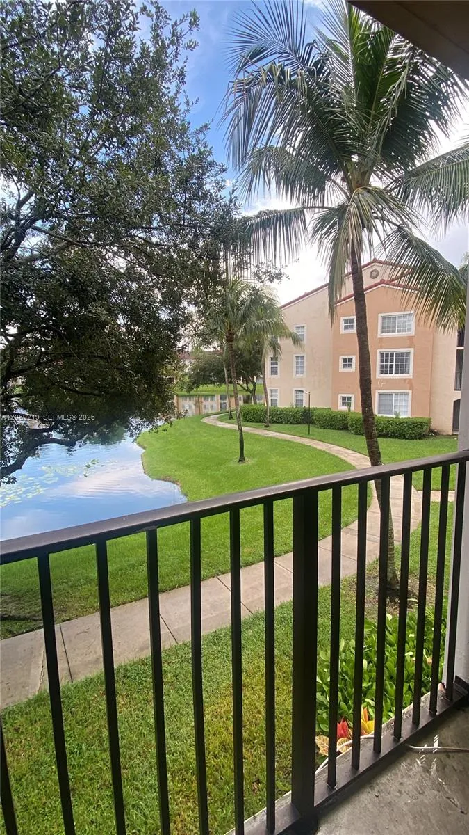 Foto de propiedad en 2041 Renaissance Boulevard 206, Miramar, FL 33025 Miramar con MLS# 