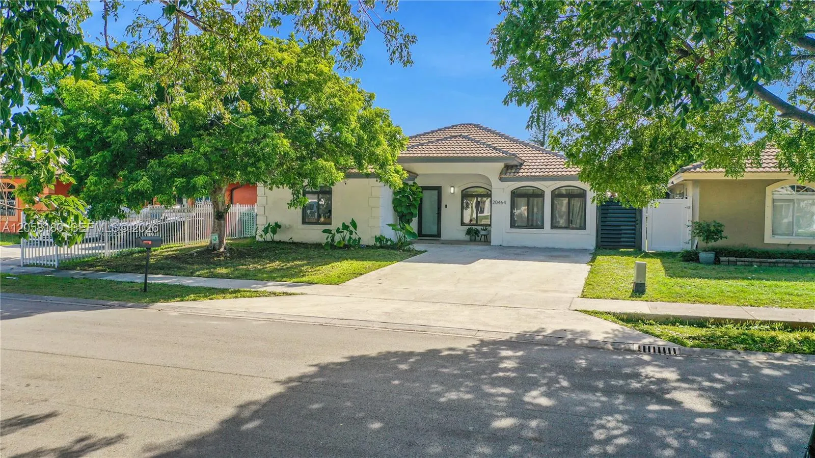 Foto de propiedad en 20464 NW 19th Avenue, Miami Gardens, FL 33056 Miami Gardens con MLS# 
