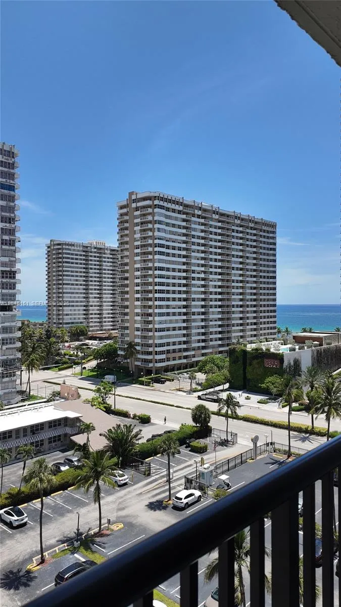 Foto de propiedad en 2049 S Ocean Drive 1004, Hallandale Beach, FL 33009 Hallandale Beach con MLS#