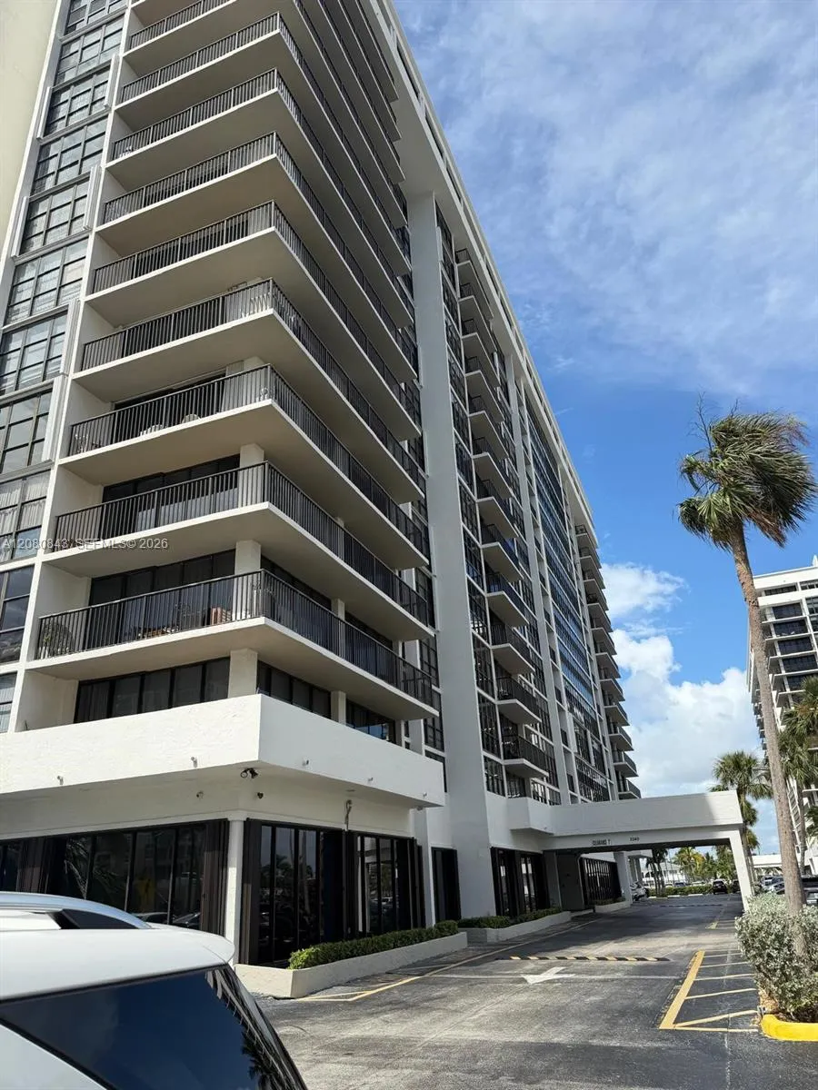 En Venta 2049 S Ocean Drive 407, Hallandale Beach, FL 33009, Hallandale Beach, FL 33009