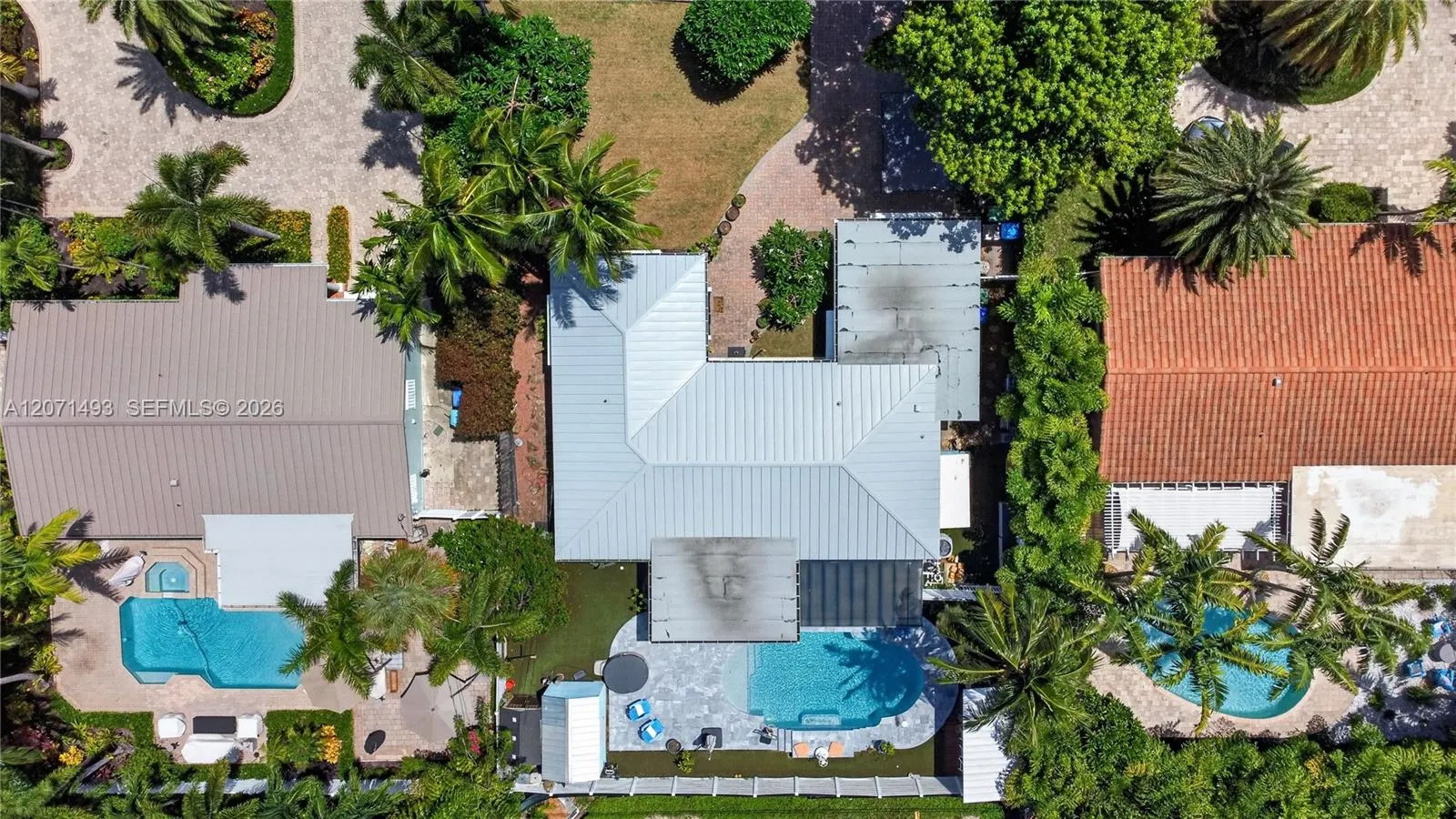 Foto de propiedad en 2049 Windward Drive, Lauderdale-By-The-Sea, FL 33062 Lauderdale-By-The-Sea con MLS# 