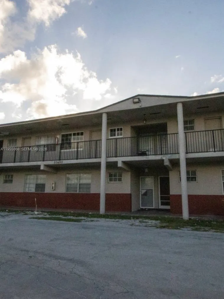 Foto de propiedad en 20490 NW 7th Avenue 15, Miami Gardens, FL 33169 Miami Gardens con MLS# 