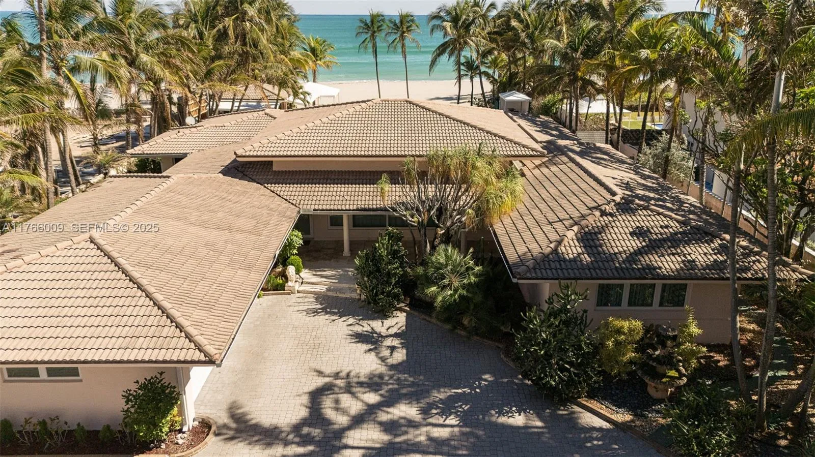 Foto de propiedad en 205 Ocean Boulevard, Golden Beach, FL 33160 Golden Beach con MLS# 