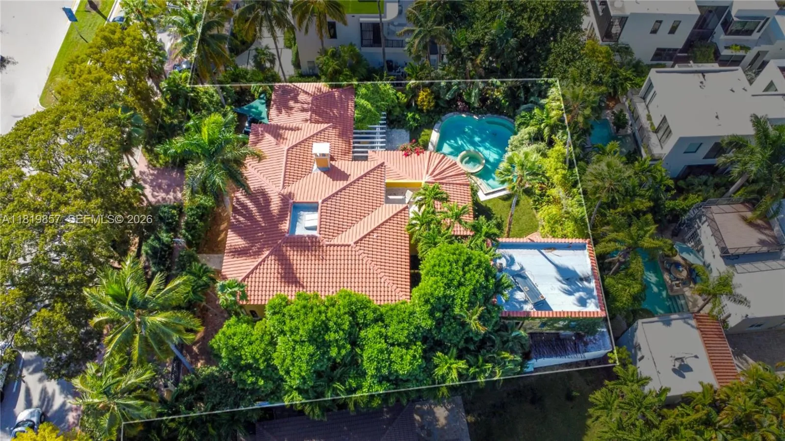 Foto de propiedad en 2050 Alton Road, Miami Beach, FL 33140 Miami Beach con MLS# 