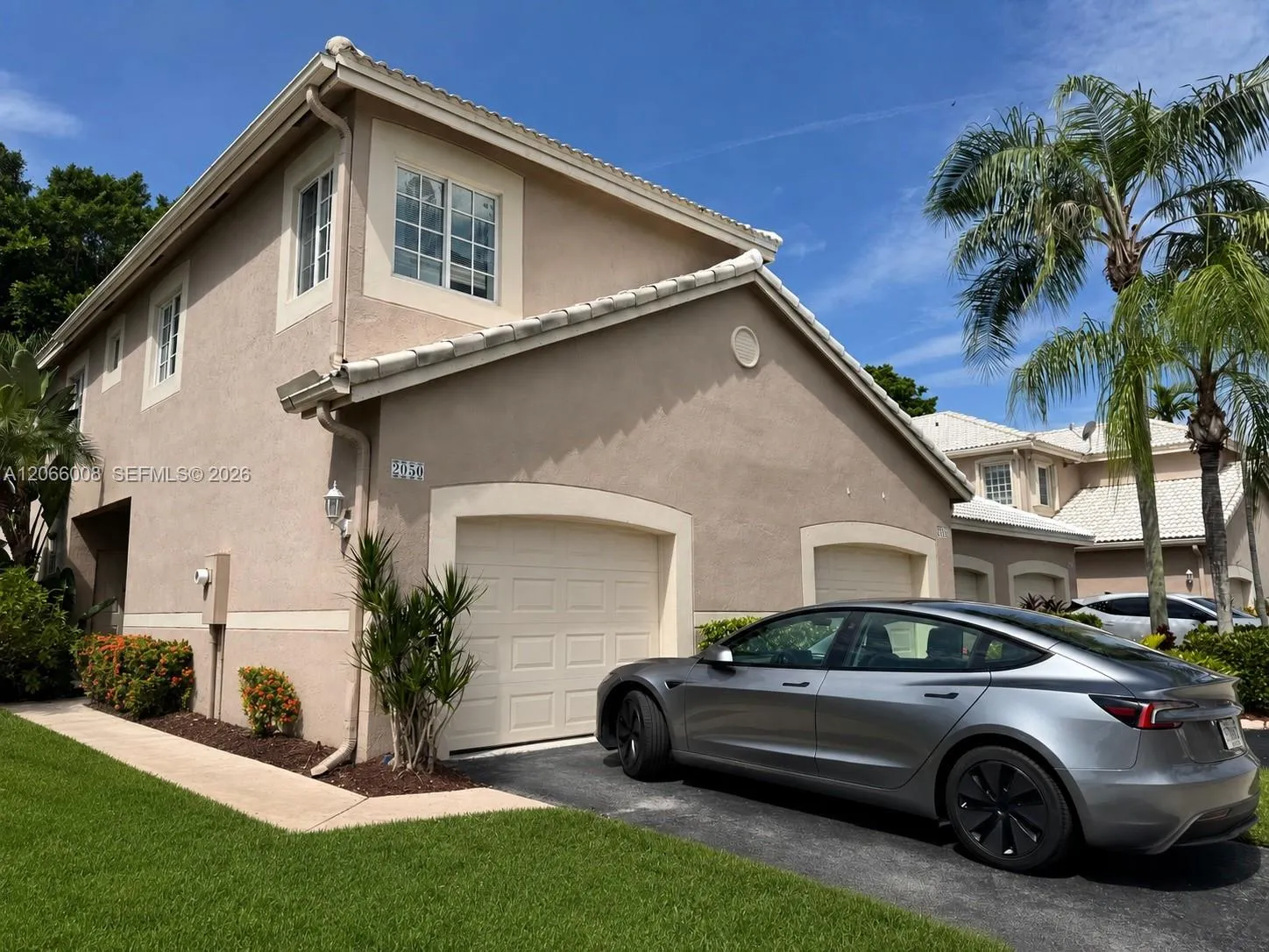 Foto de propiedad en 2050 Madeira Drive, Weston, FL 33327 Weston con MLS# 